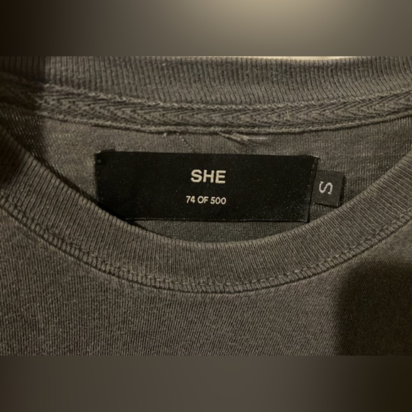 RARE Lift the World Crop Top - Picture 3 of 3